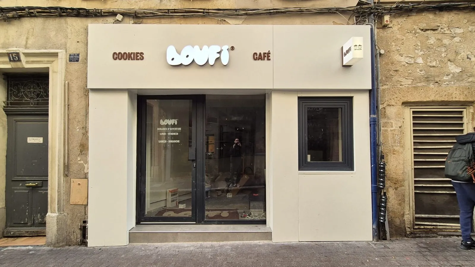 Enseigne de façade en lettres relief du café Boufi réalisée par SecretPub à Valence
