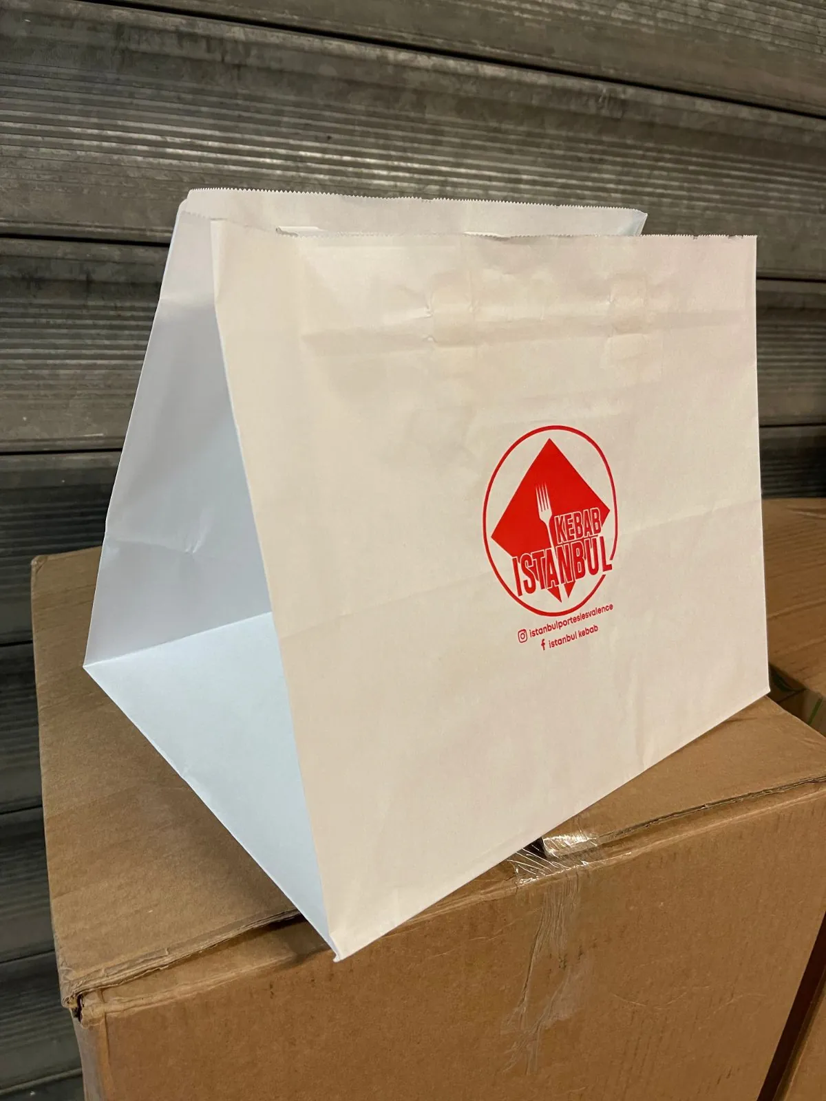 Sacs papier kraft personnalisés pour Istanbul Kebab réalisés par SecretPub